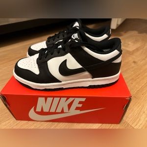 Nike Dunk Low Retro White/Black Panda.